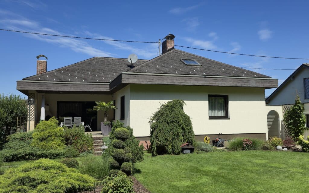 Bungalow in 4055 Pucking: Haus mit Terrasse und Garten, Wohnfläche 129 m²
