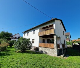 Zweifamilienhaus in 4100 Ottensheim: Rückansicht mit Garten, Wohnfläche 170 m²