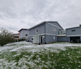 Einfamilienhaus in 4840 Vöcklabruck: Wohnhaus mit großem Garten, Wohnfläche 160 m²