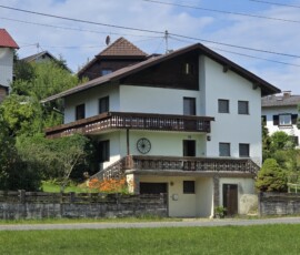 Haus mit Sanierungsbedarf in 4690 Oberndorf: Vorderansicht, Wohnfläche 131 m2